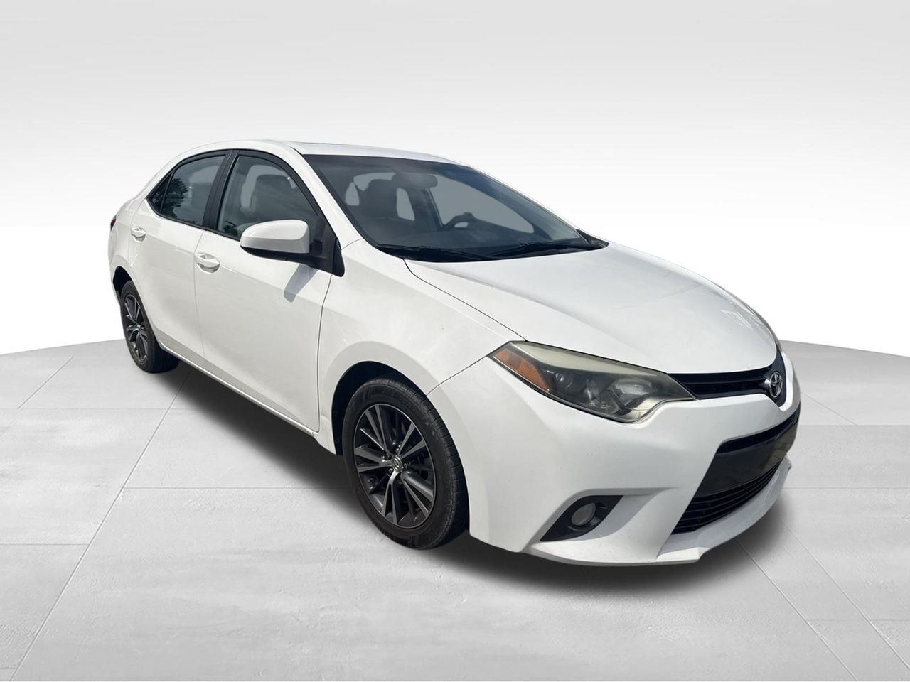 Used 2016 White Toyota LE Plus image 2