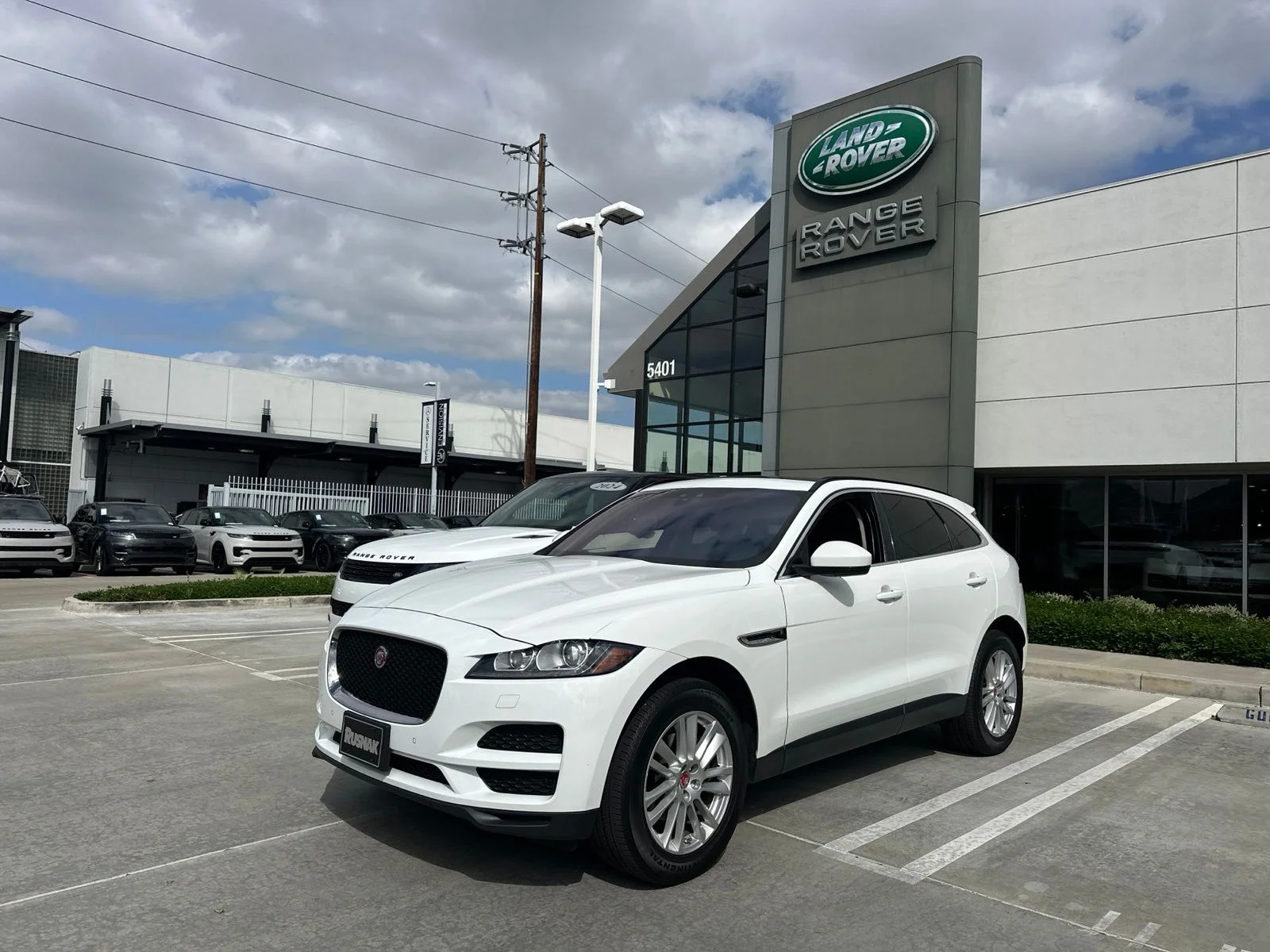 Used 2019 White Jaguar 25t Prestige image 1