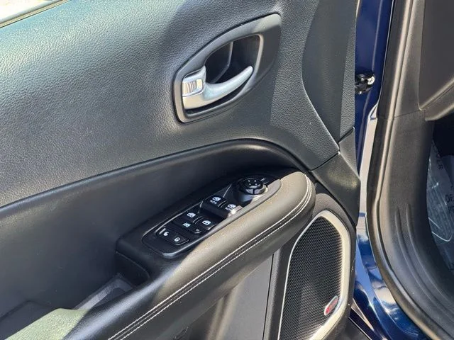 Used 2019 Blue Jeep Limited image 10