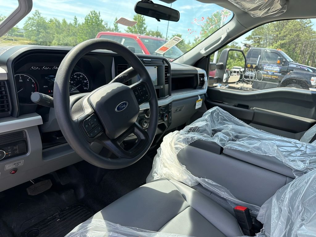 2025 Ford F-550 Super Duty Chassis Cab XL - Photo 17