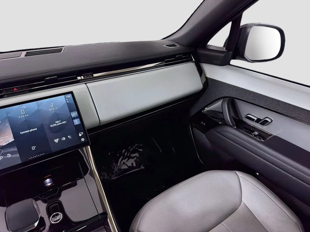 Used 2024 Black Land Rover Dynamic SE image 25