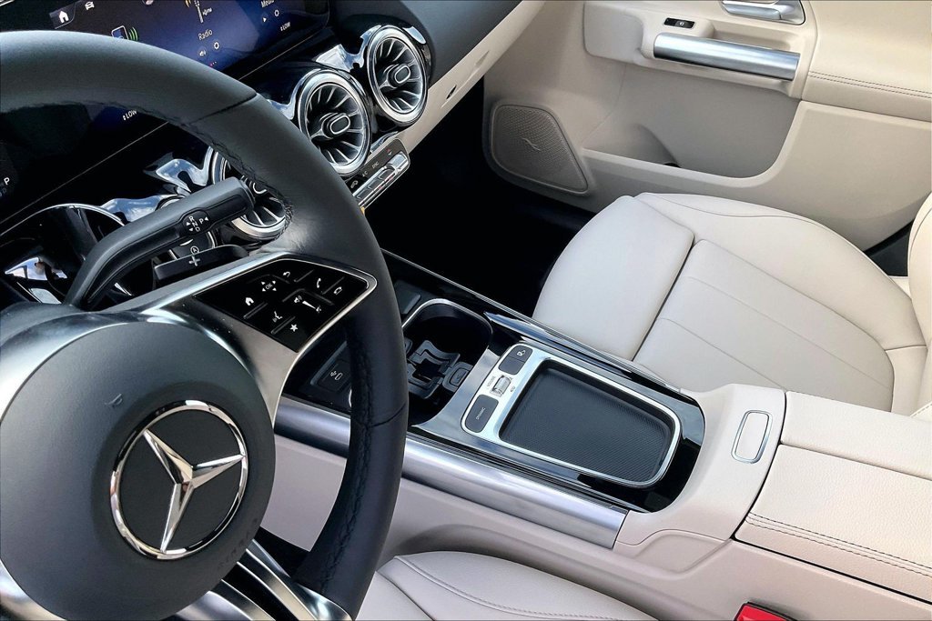 New 2026 White Mercedes-Benz GLA 250 image 8