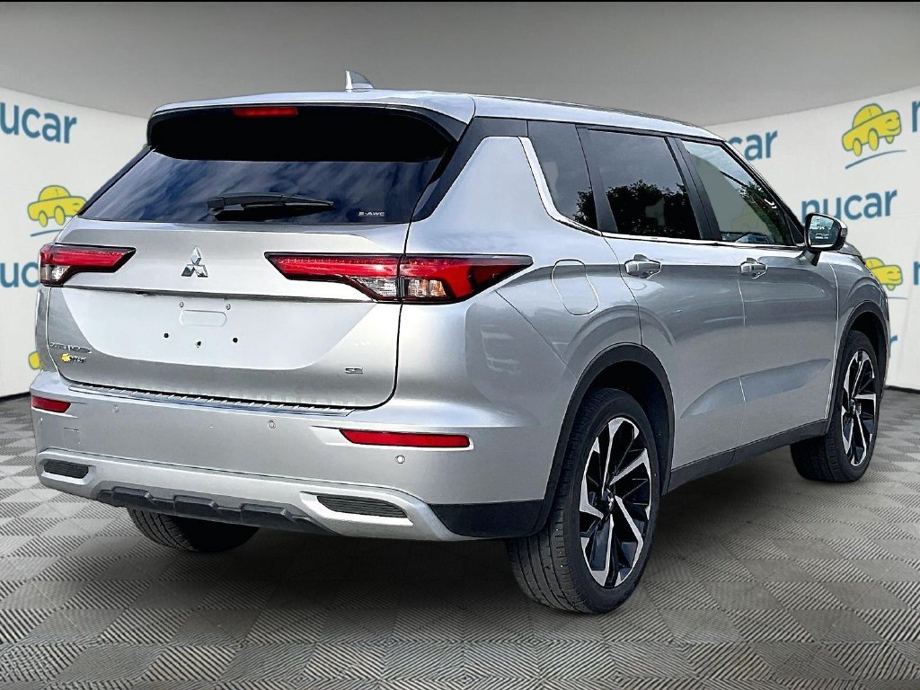 Used 2024 Silver Mitsubishi SE image 6