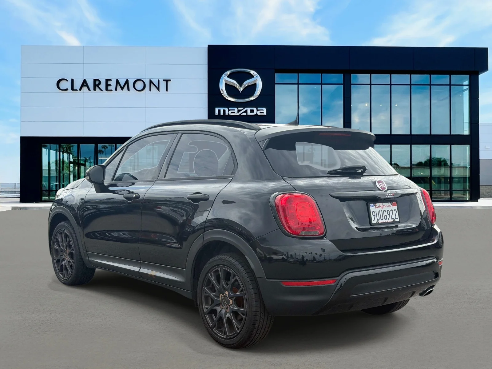 Used 2018 NERO CINEMA (BL FIAT Urbana Edition FWD image 6
