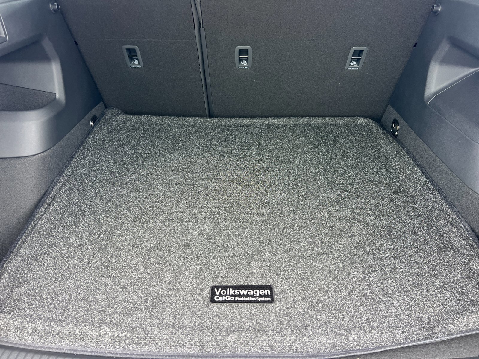 New 2026 Sandstone W/Deep Black Roof Volkswagen SE R-Line Black image 14