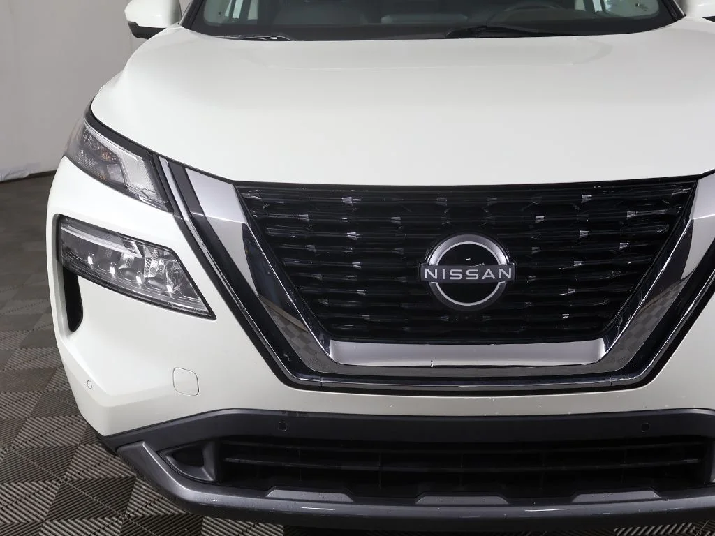 Used 2023 White Nissan SL image 14