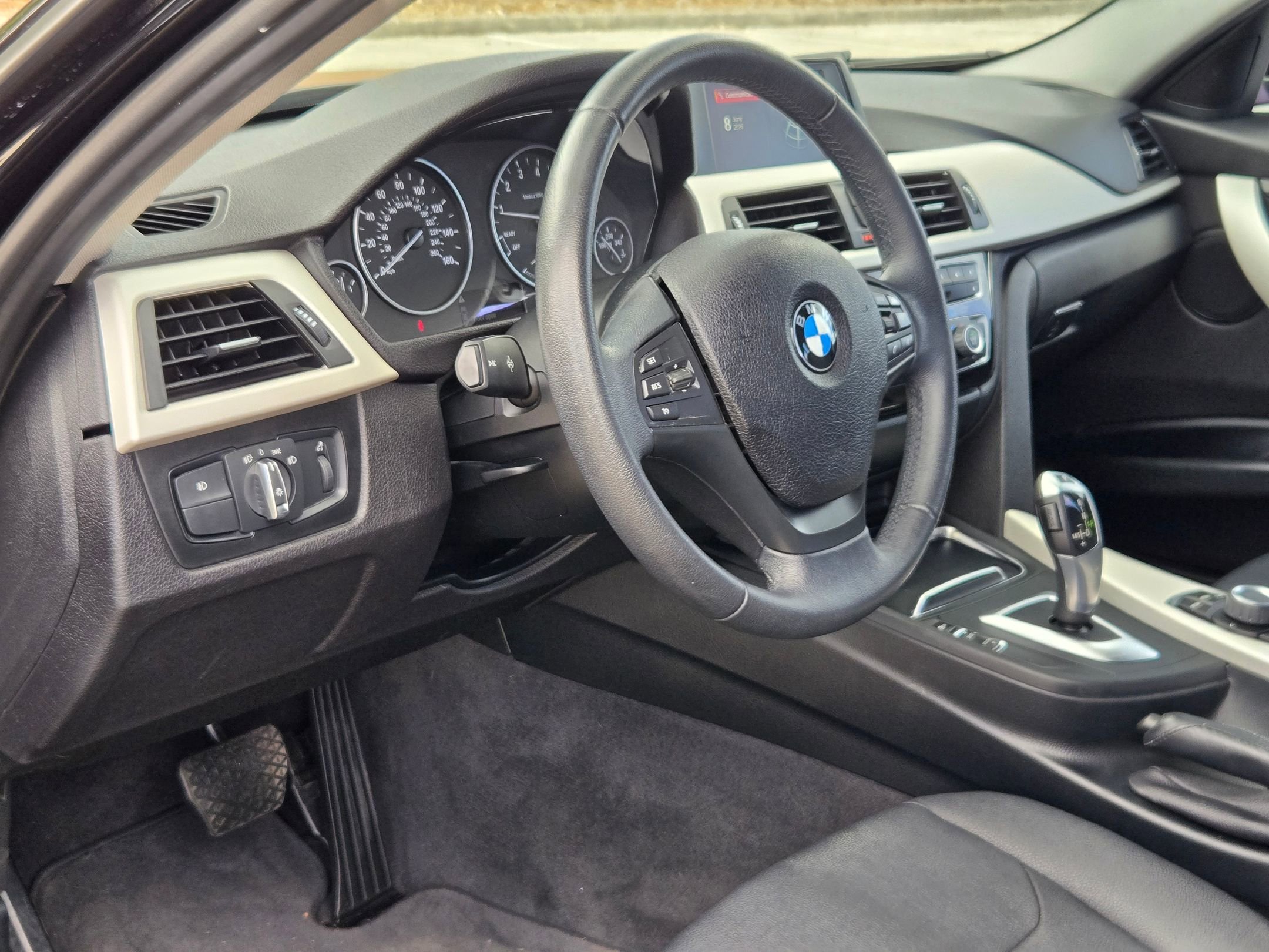 Used 2018 Black BMW 320i image 9