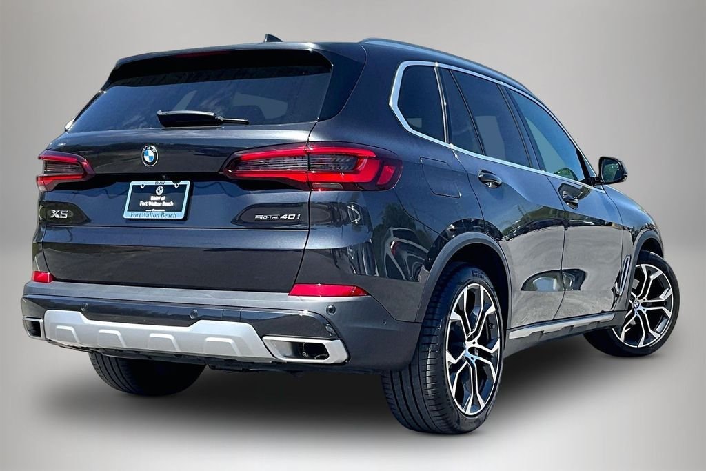 Used 2023 Gray BMW sDrive40i image 5