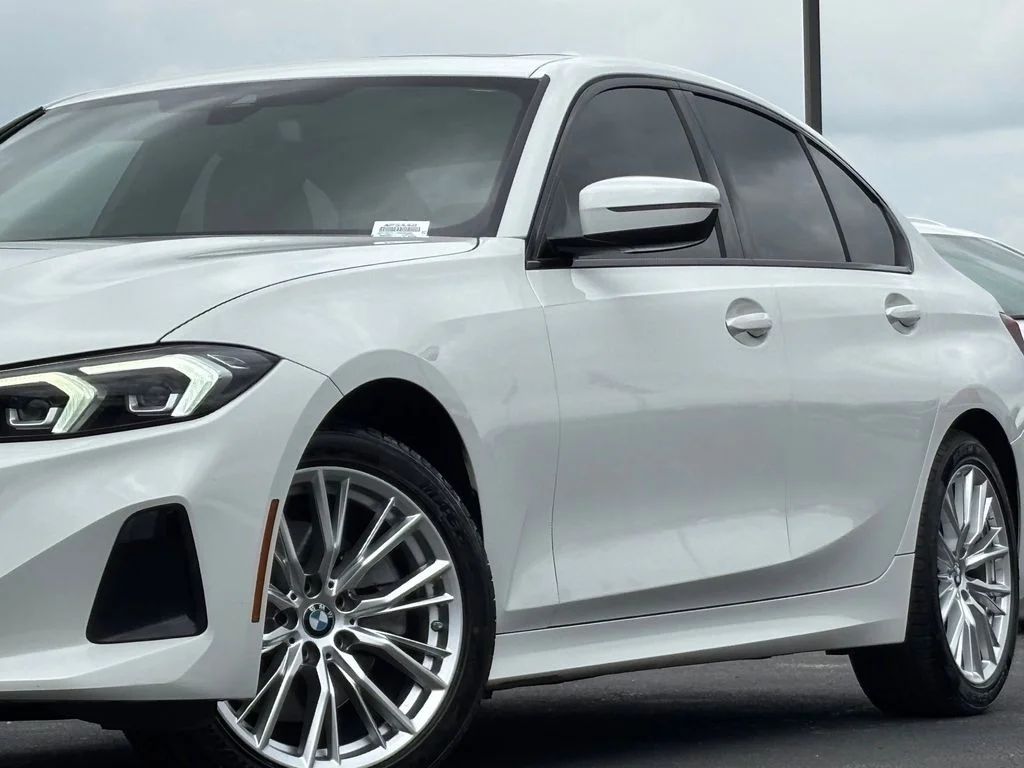 Used 2023 White BMW 330i image 3