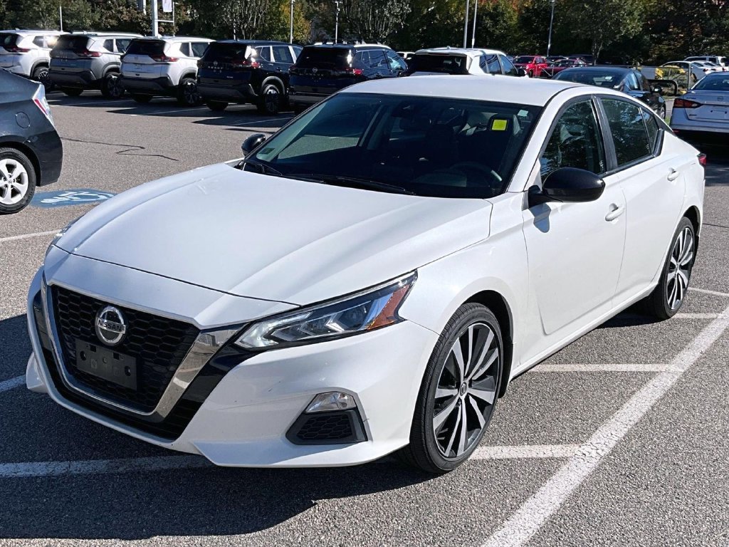 Used 2021 White Nissan 2.5 SR image 3