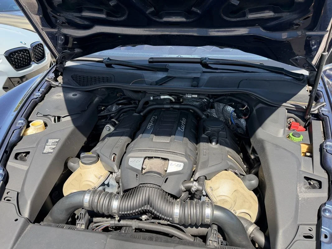 Used 2012  Porsche Turbo image 30