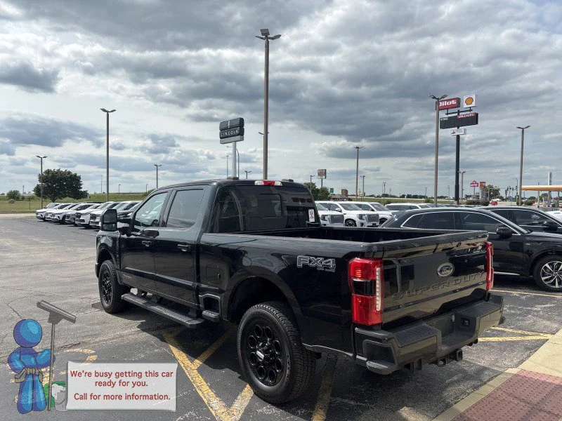 Used 2023 Agate Black Metallic Ford XLT image 3