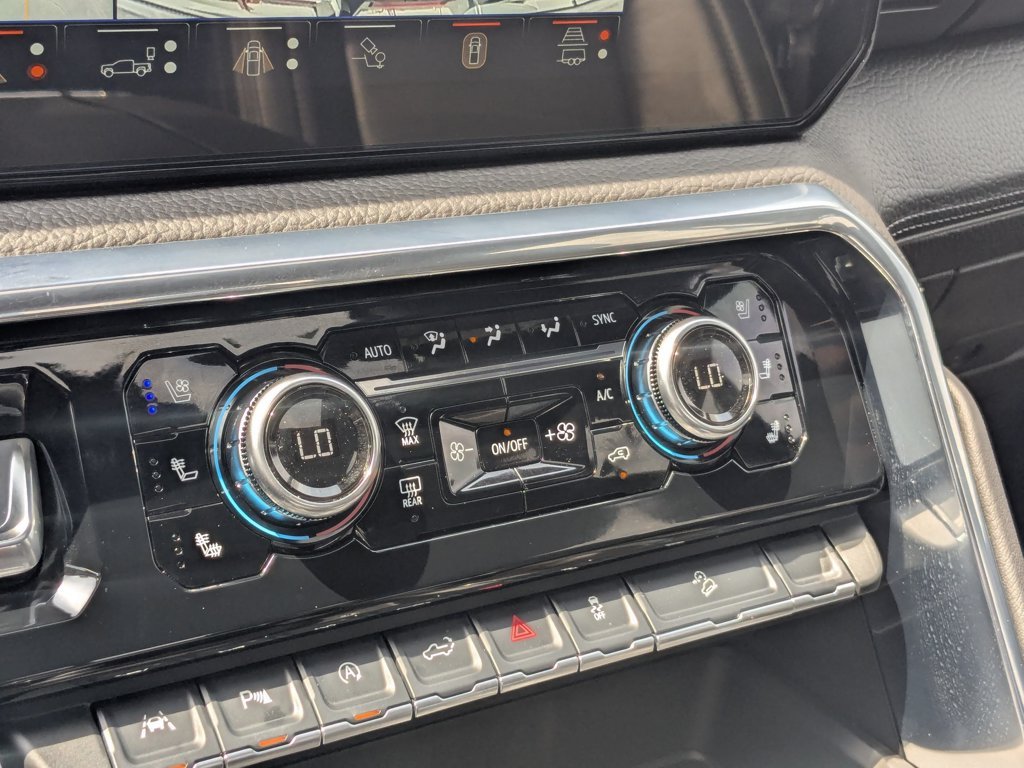 Used 2025 White Frost Tricoat GMC Denali image 19