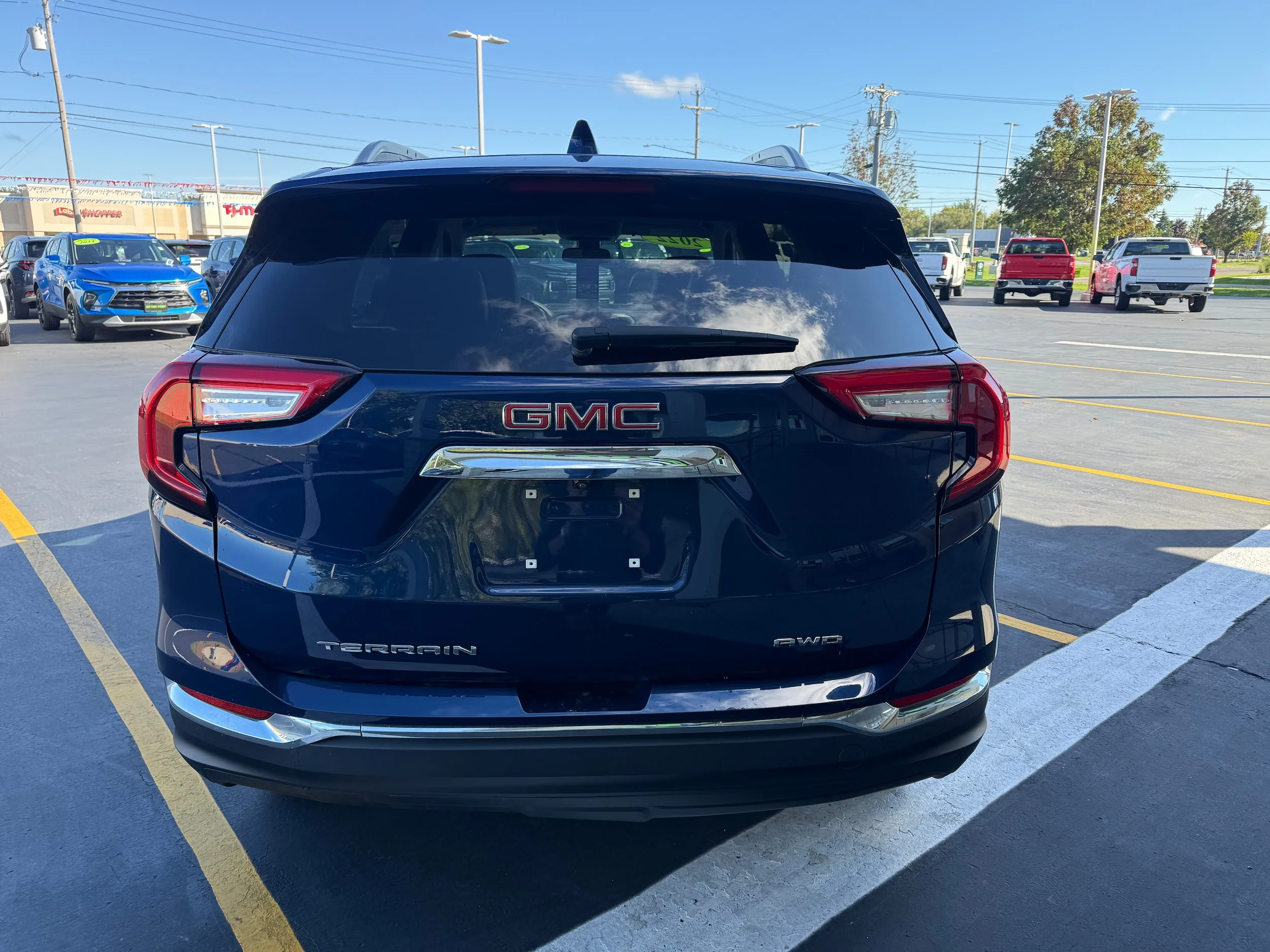Used 2022 Marine Metallic GMC SLT image 5