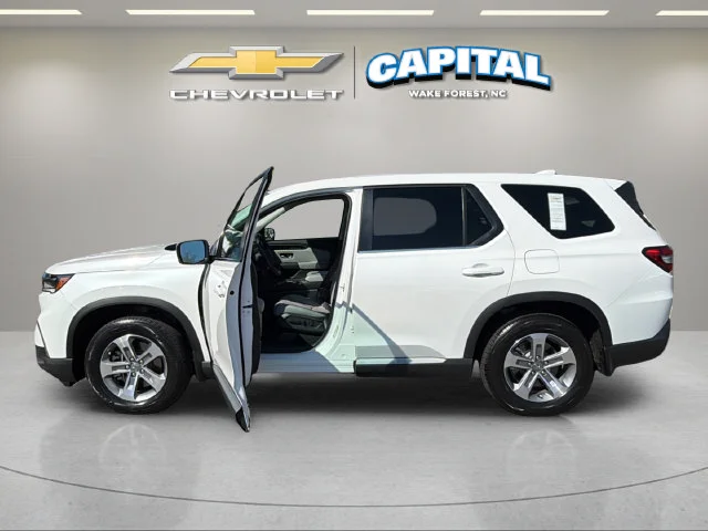 Used 2025  Honda EX-L image 3