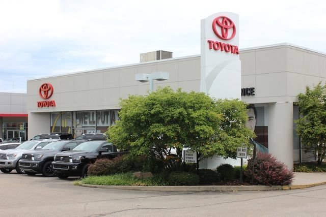 Used 2023 Midnight Black Metallic Toyota SE image 18