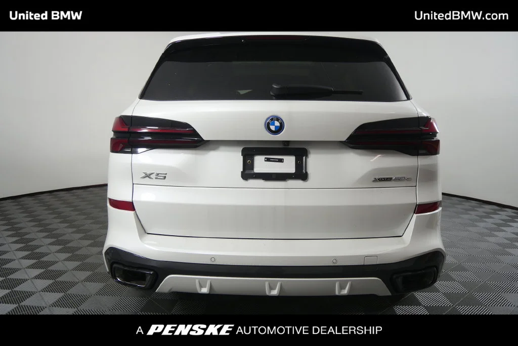 New 2026 White Metallic BMW xDrive50e image 5