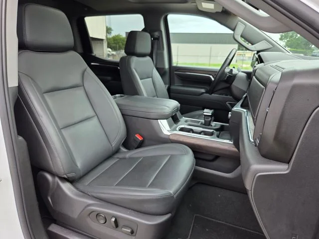 Used 2024 White GMC SLT image 16