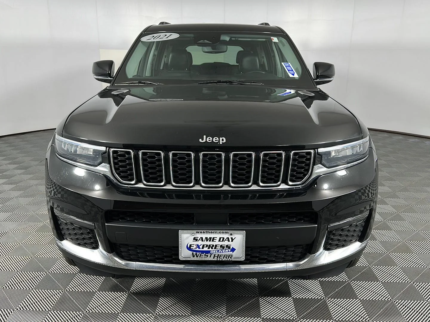 Used 2021 Diamond Black Crystal Pearlcoat Jeep Limited image 3