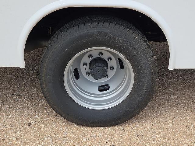 New 2025 Oxford White Ford F-350® XL image 38