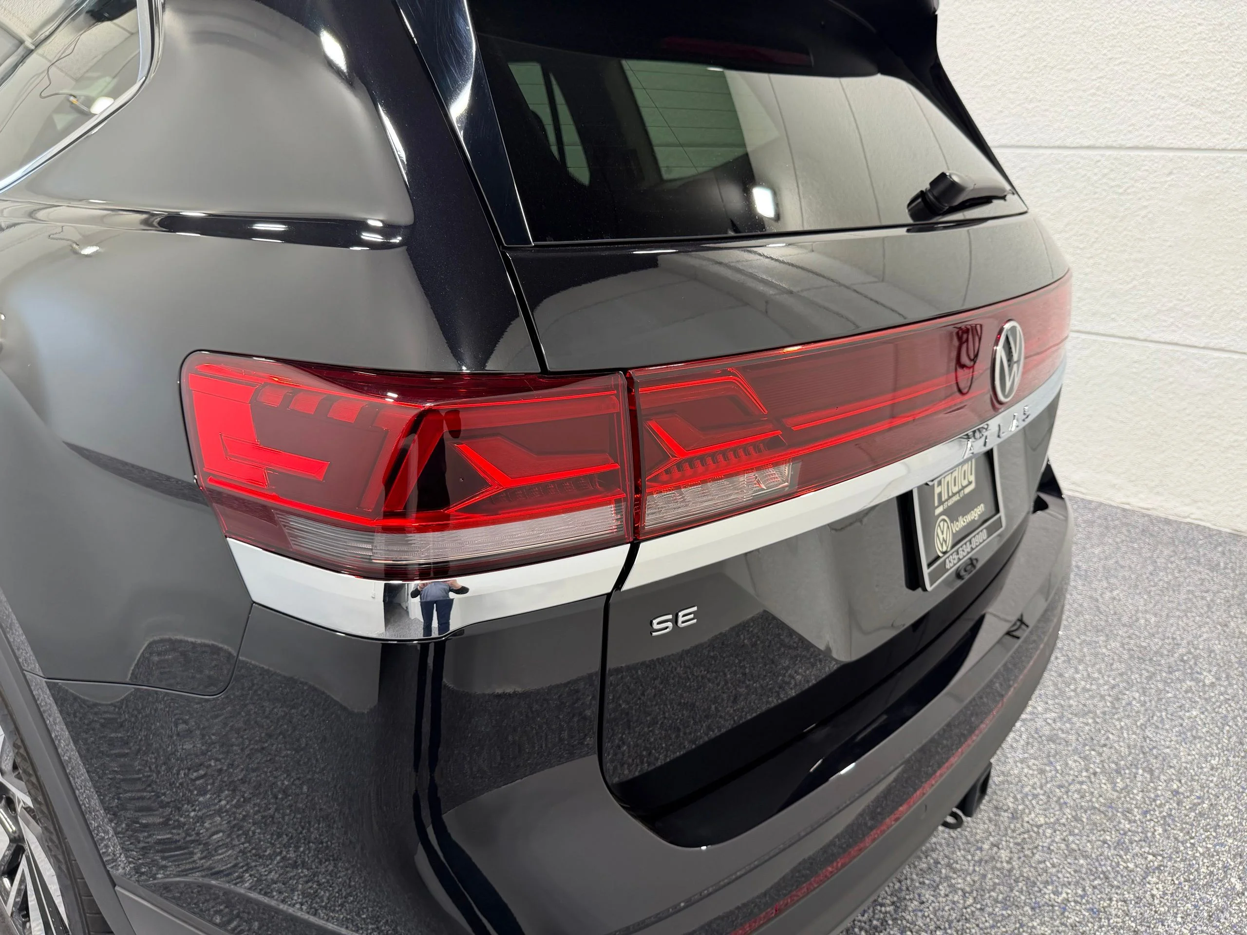 New 2026 Black Volkswagen 2.0T SE w/Technology image 16