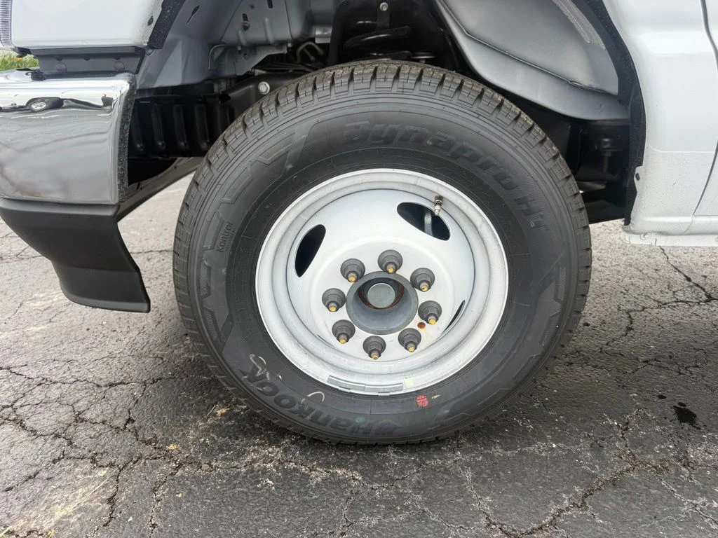 New 2027 Oxford White Ford E-450 DRW image 11