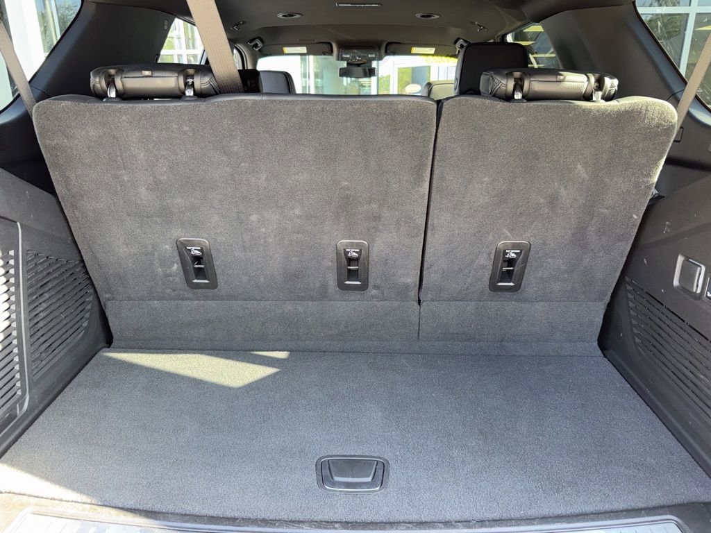 2025 GMC Yukon Denali - Photo 28