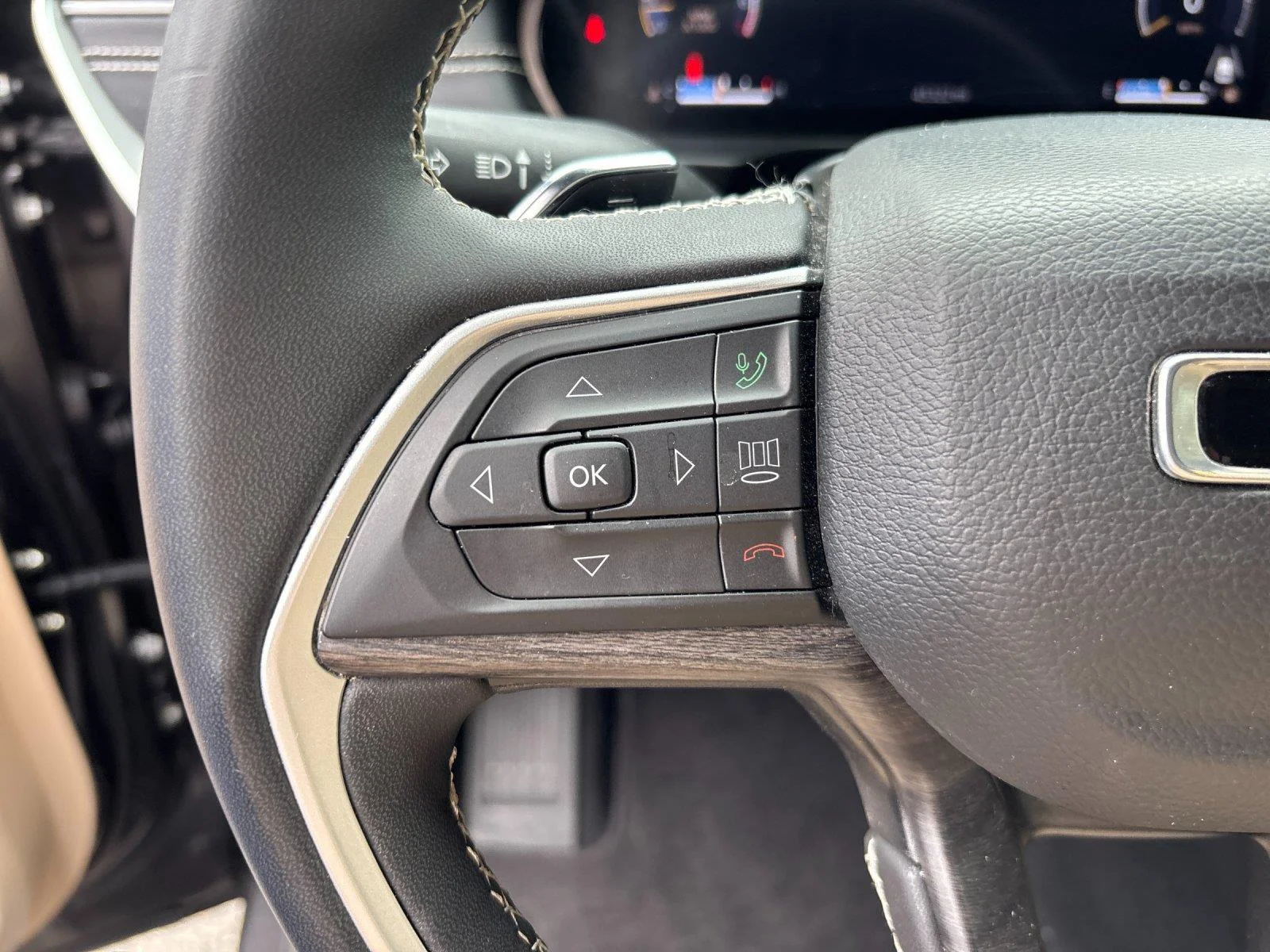 Used 2024 Baltic Gray Metallic Clearcoat Jeep Limited image 18