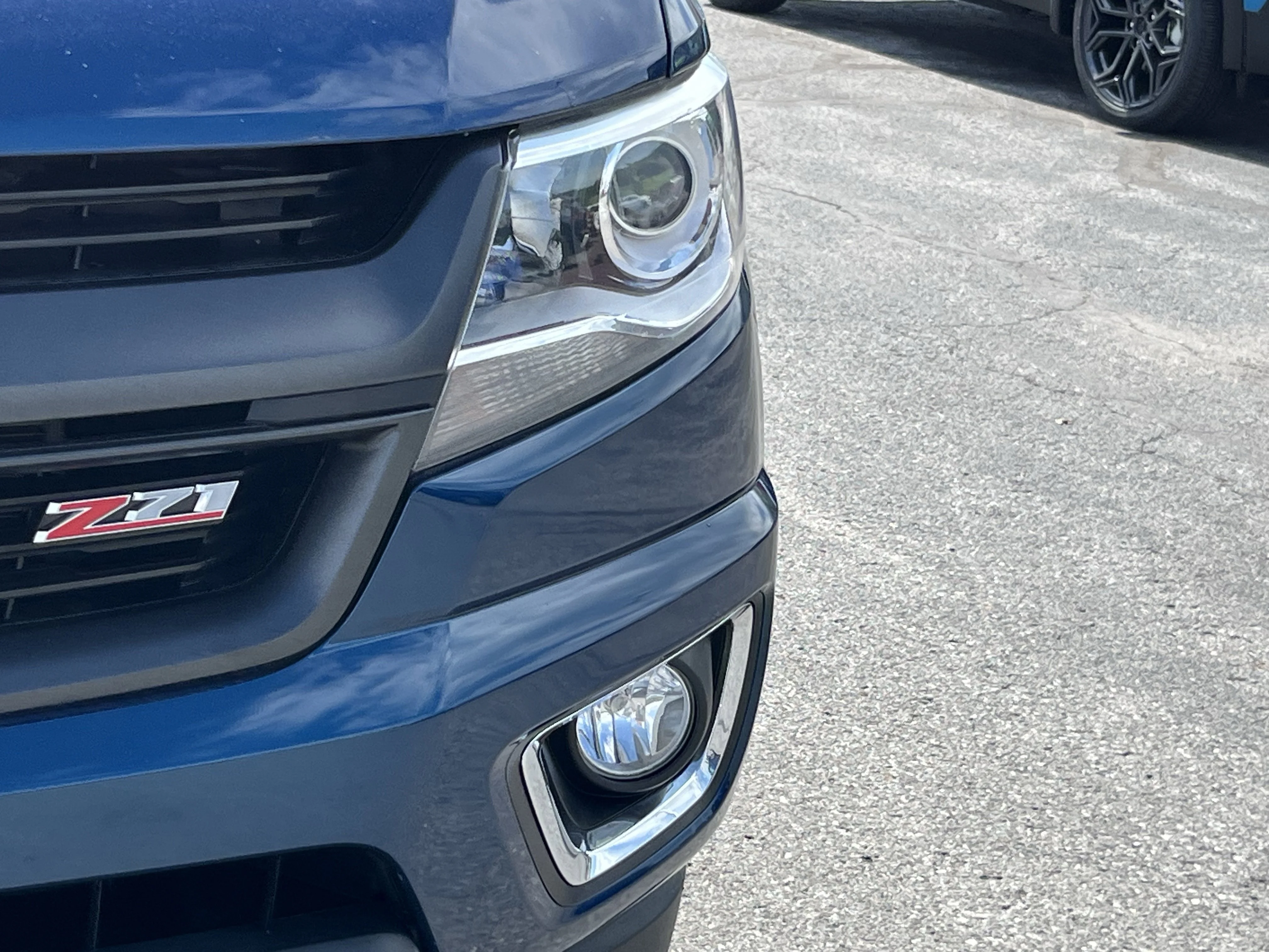 Used 2019 Pacific Blue Metallic Chevrolet Z71 image 12