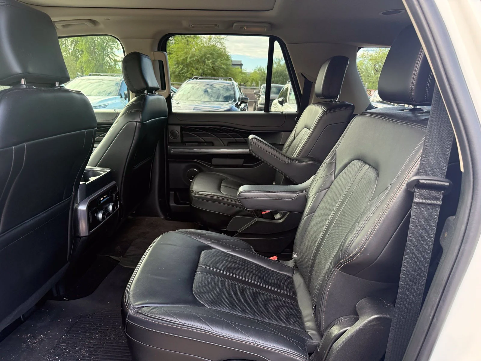 Used 2021 Star White Tri-Coat Ford Platinum image 9