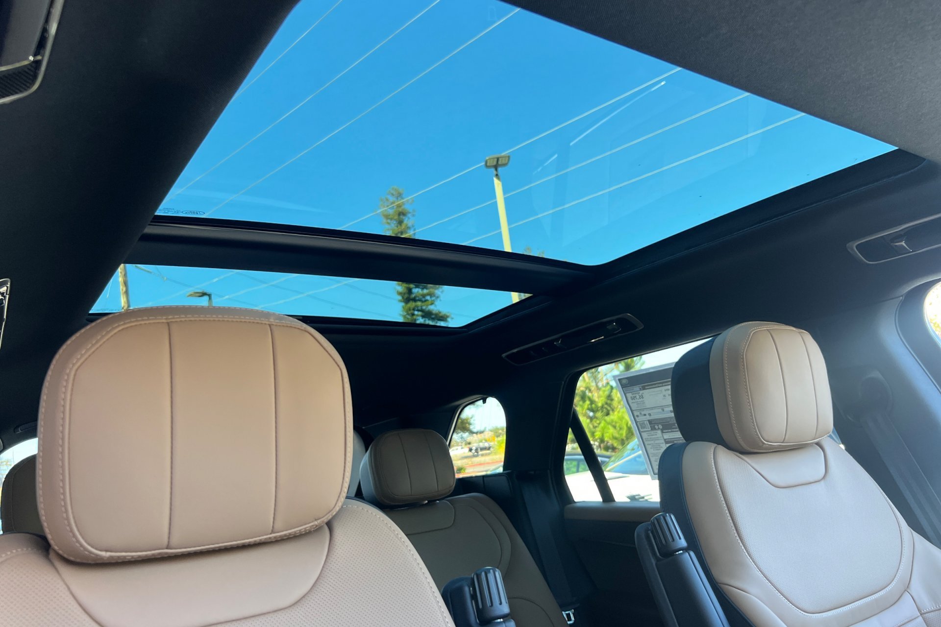 New 2026 Santorini Black Land Rover Dynamic SE image 20