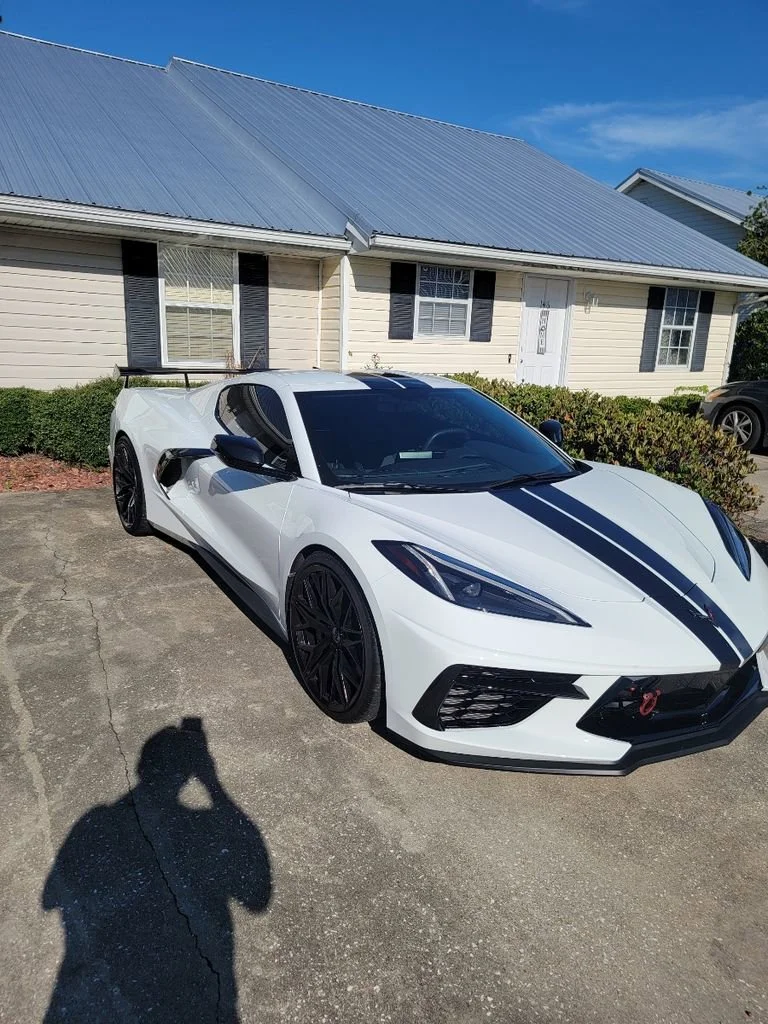 Used 2023 Arctic White Chevrolet 1LT image 2