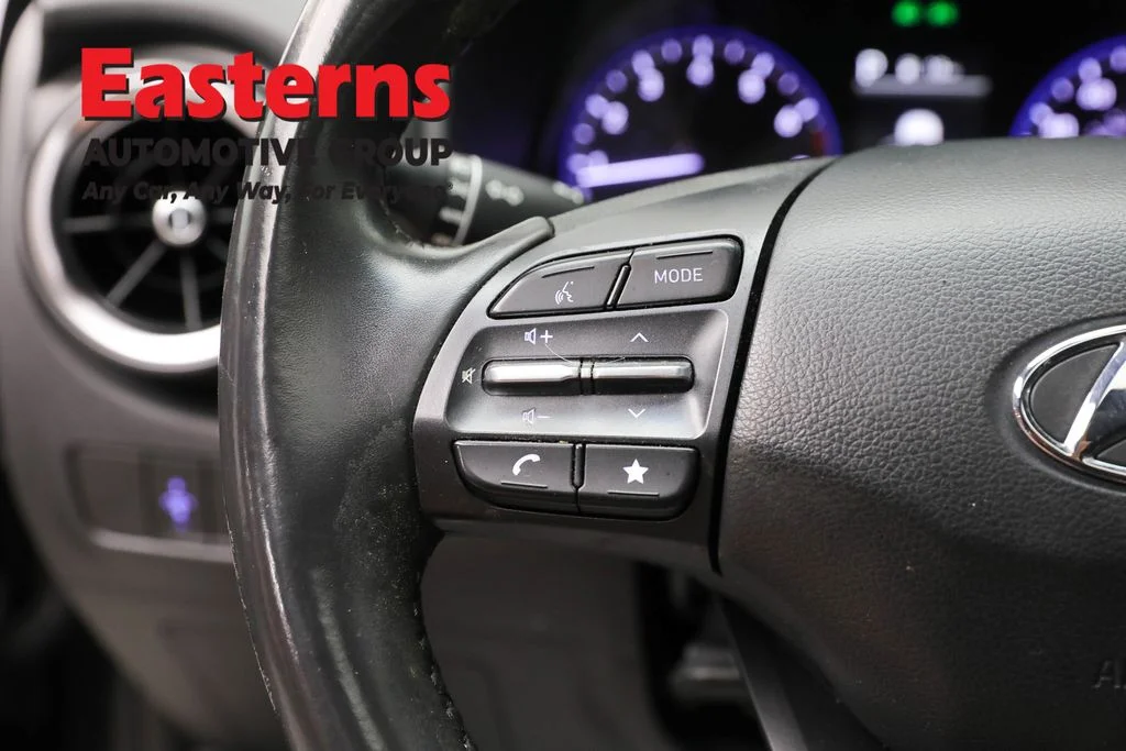 Used 2022 Black Hyundai SEL image 15