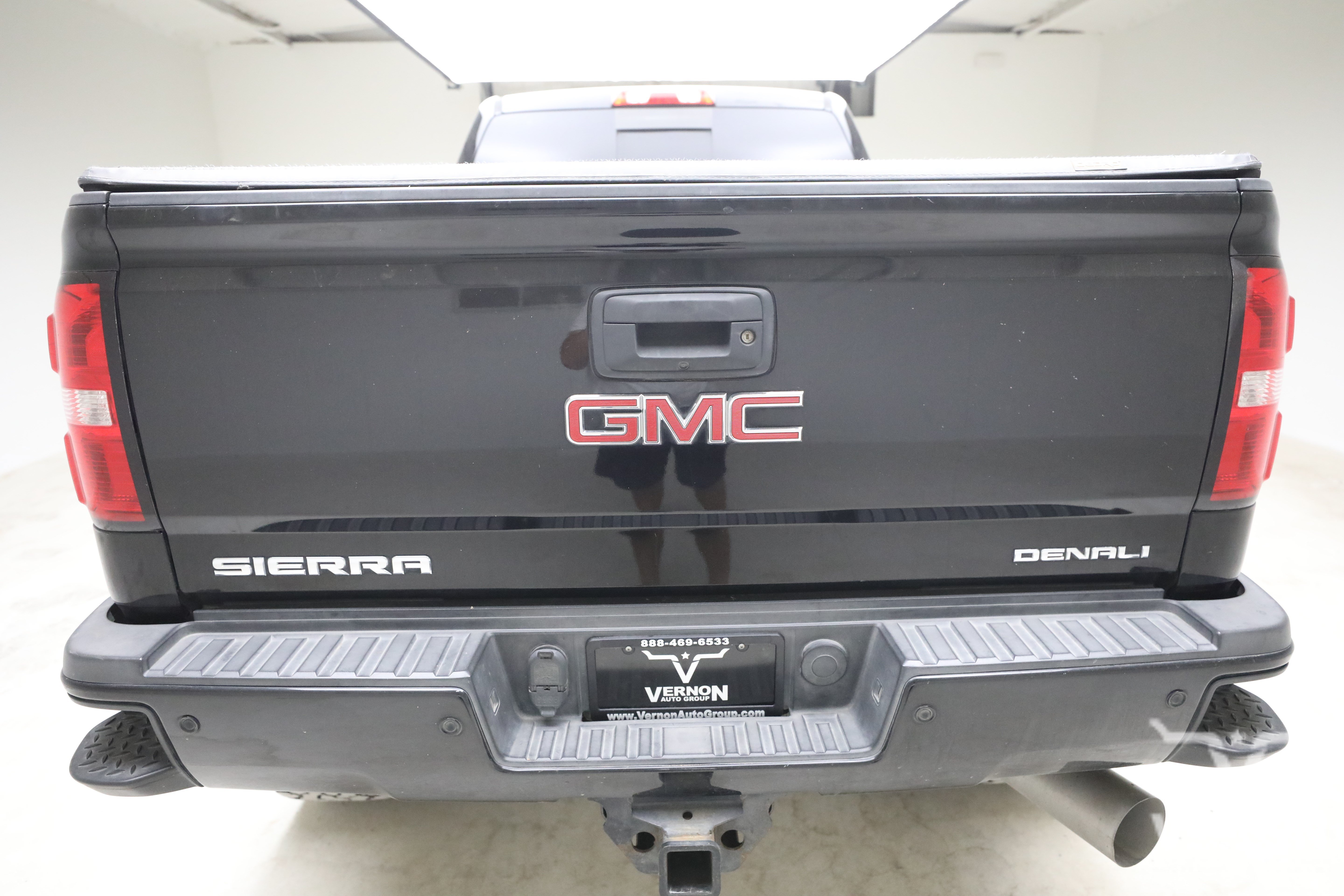 Used 2018 Onyx Black GMC Y image 3