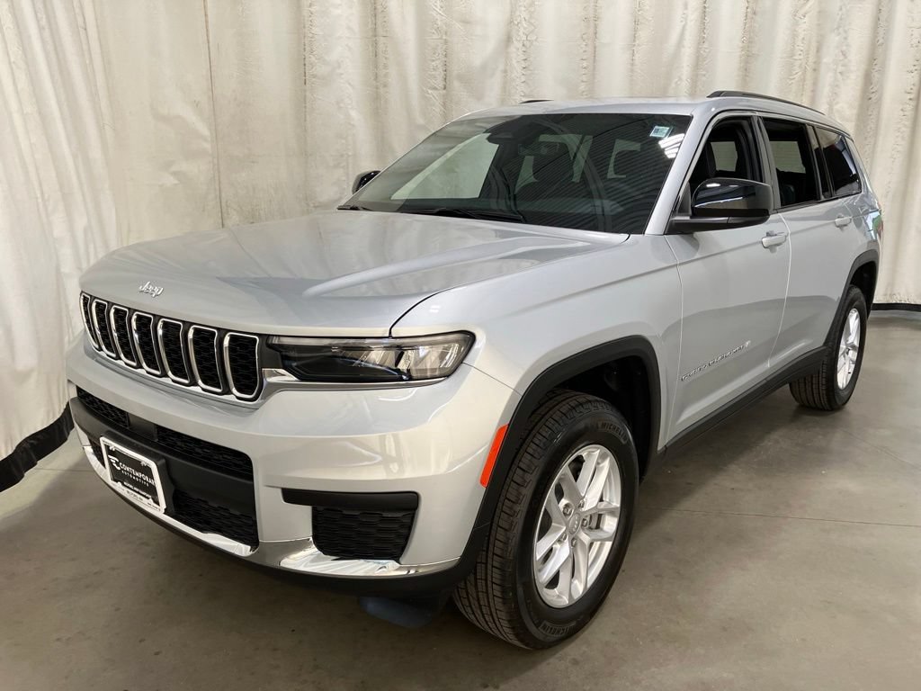 New 2026 Silver Zynith Exterior Paint Jeep Laredo X image 24