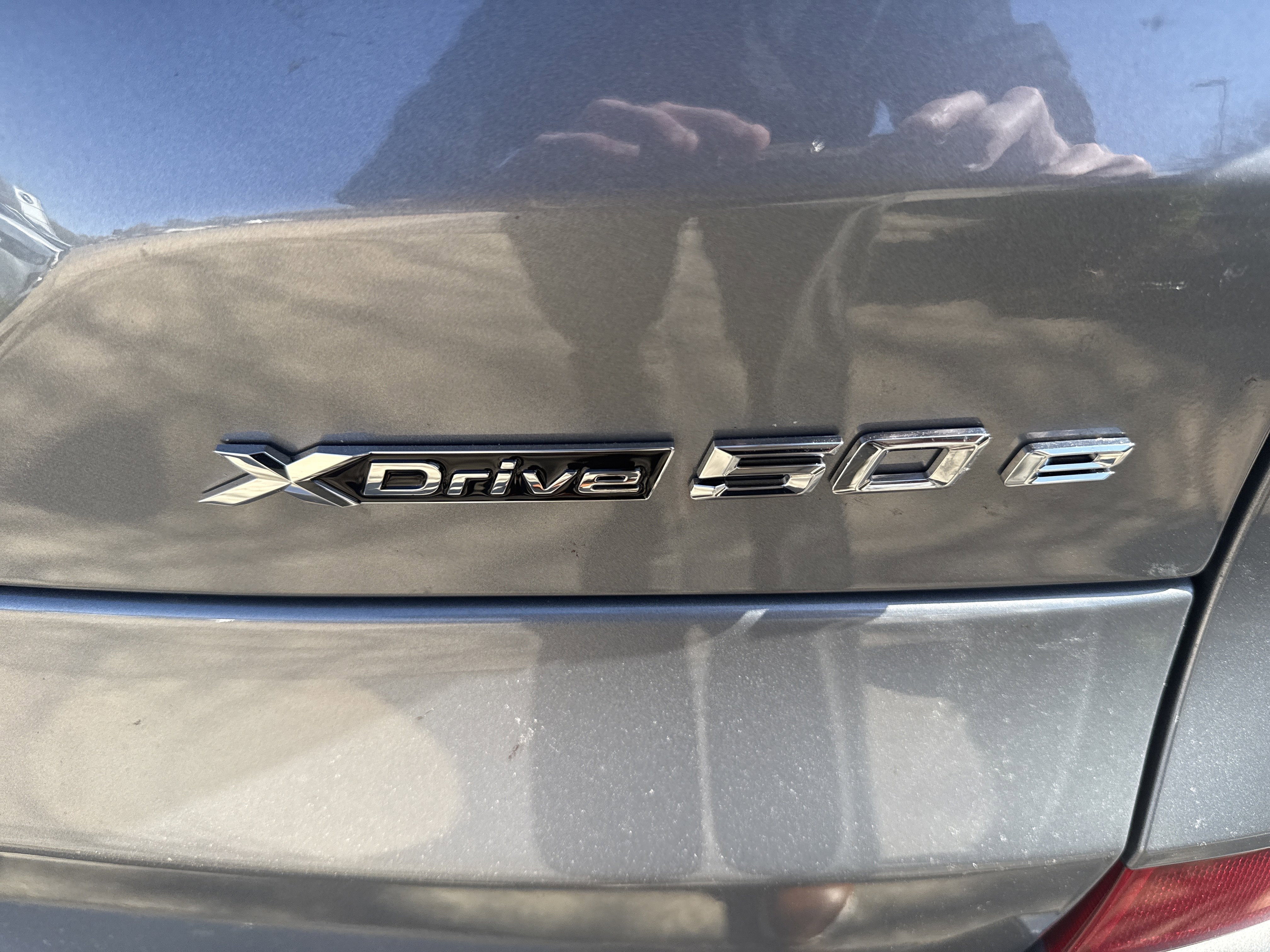 New 2026 0C4W Skyscraper Grey Metallic BMW xDrive50e image 7