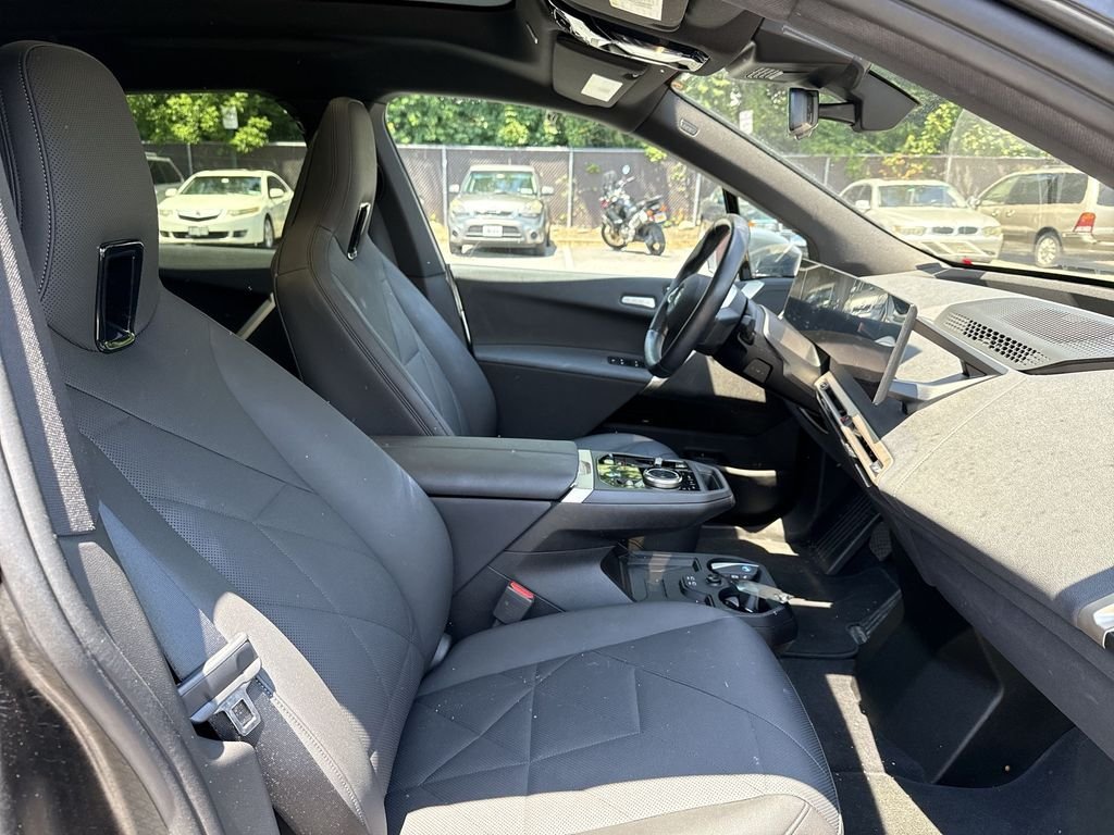 Certified Used 2024  BMW xDrive50 image 25
