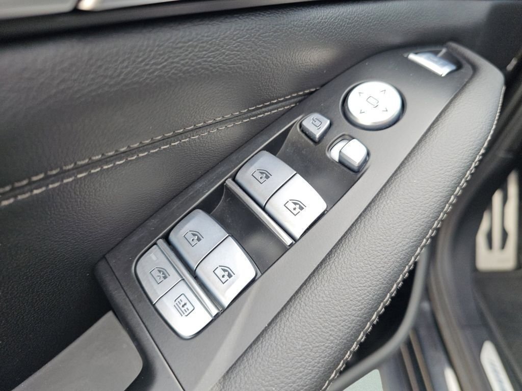 Used 2022 Black Sapphire Metallic BMW M50i image 36