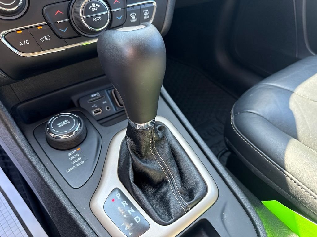 Used 2016 White Jeep Limited image 34