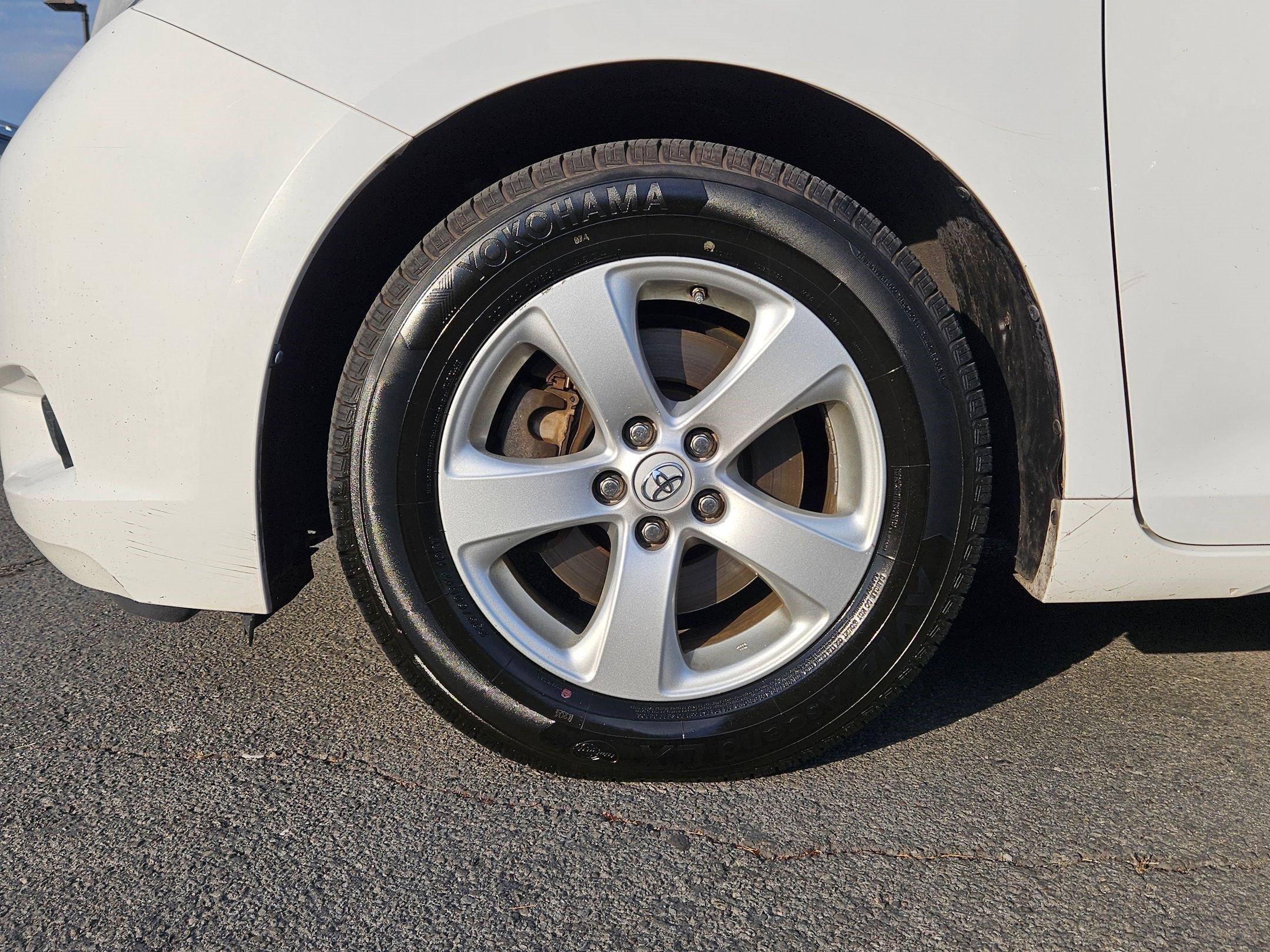 Used 2015 Super White Toyota LE AAS image 21