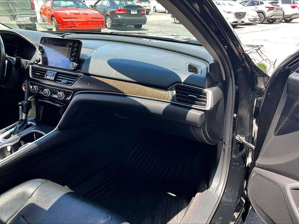 Used 2018 Black Honda Touring image 13