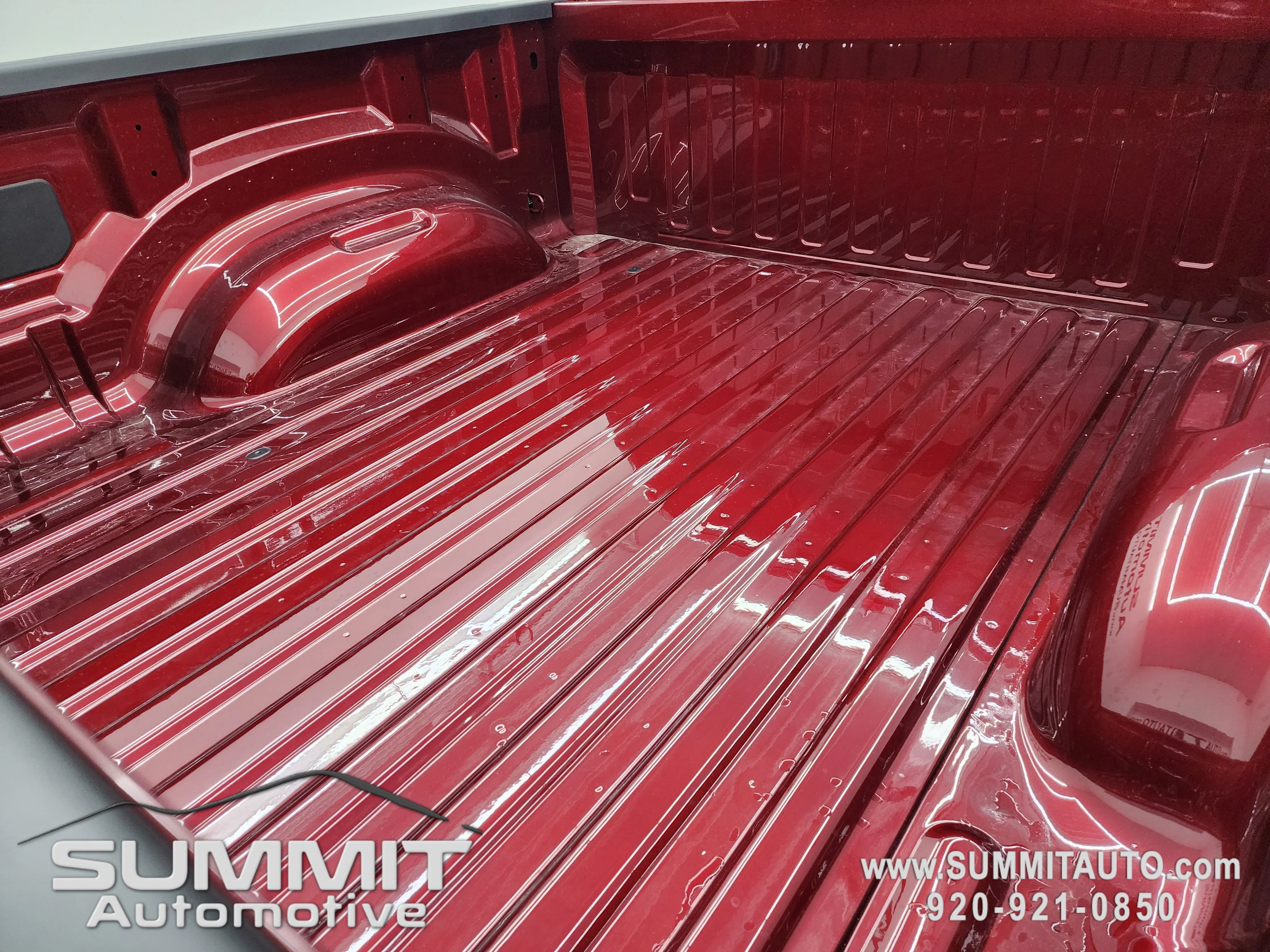 New 2026 Delmonico Red Pearl-Coat Exterior Paint RAM Laramie image 5