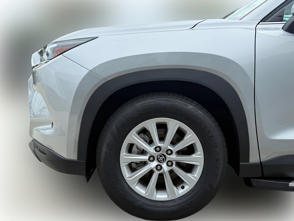Used 2026 GRAY Toyota XLE image 4