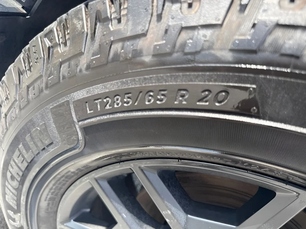 Used 2024  Tesla Base image 27