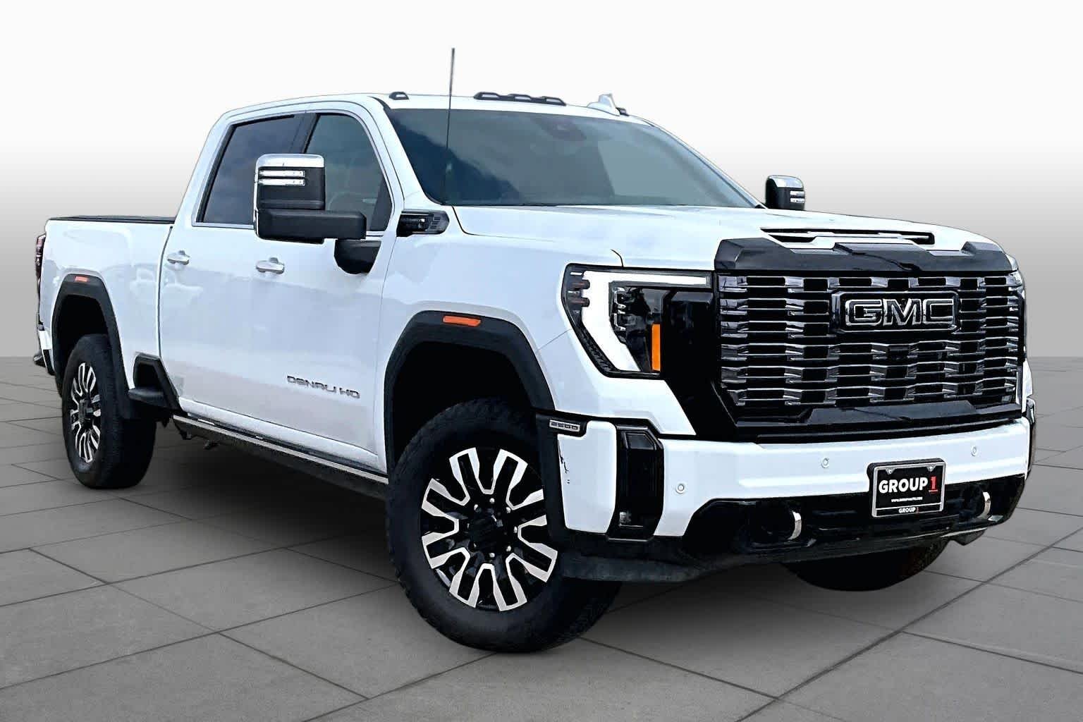 Used 2026 Glacier White Tricoat GMC Denali Ultimate image 3