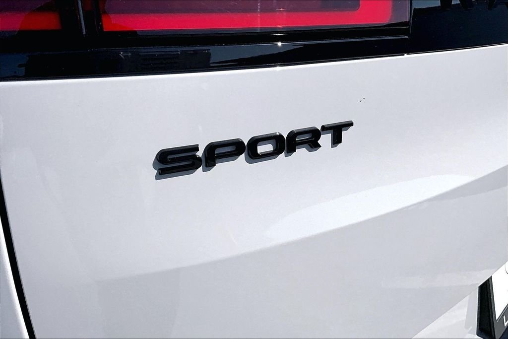 New 2026 BORASCO GREY Land Rover Dynamic SE image 9