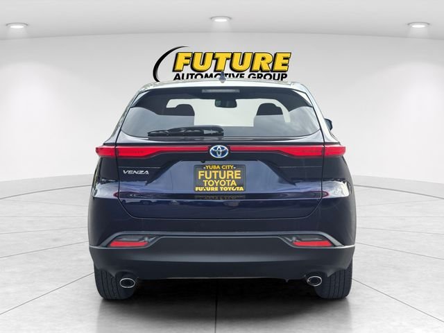 Used 2024  Toyota LE image 5