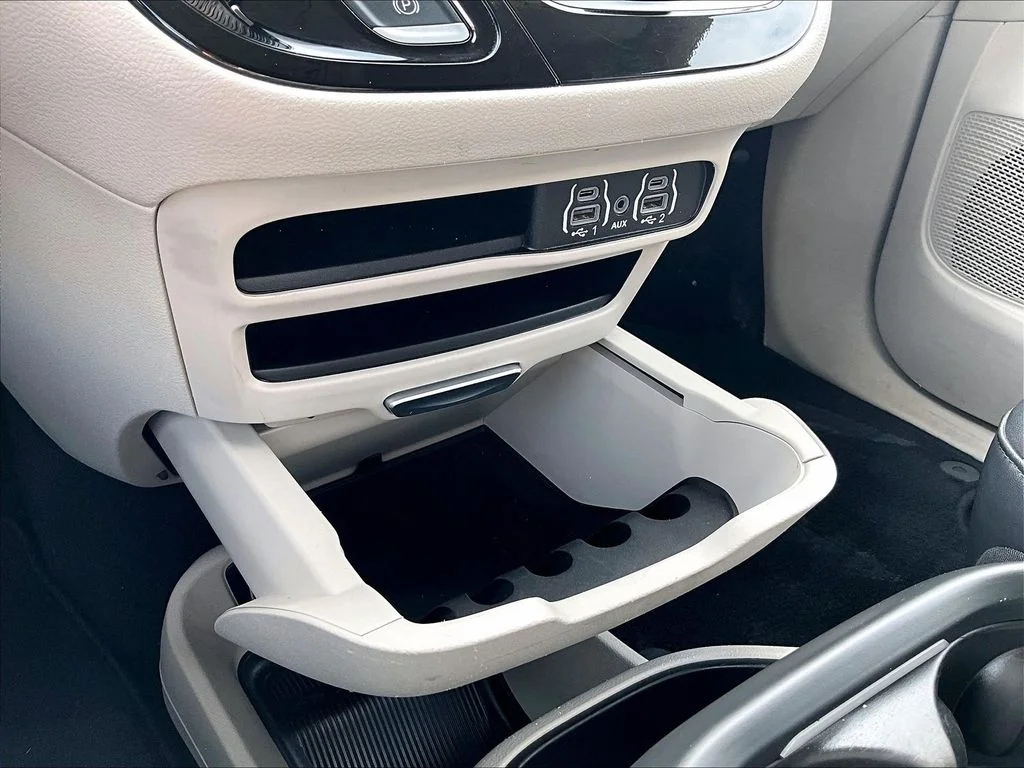 Used 2024 Silver Chrysler Touring L image 33