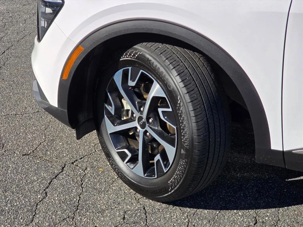 Used 2025 White Kia EX image 27