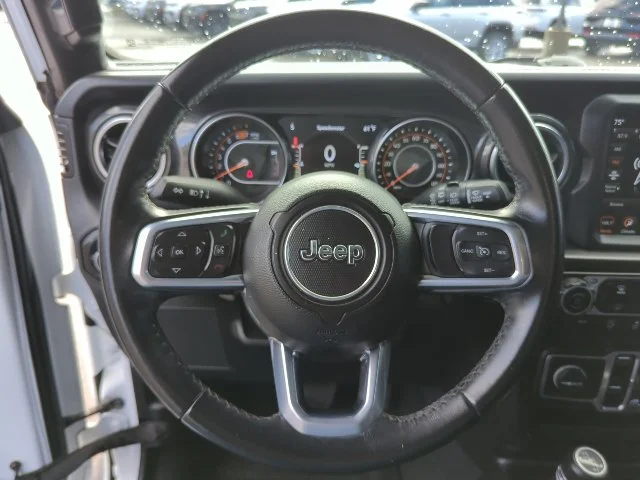 Used 2020 White Jeep Unlimited Sahara Altitude image 11